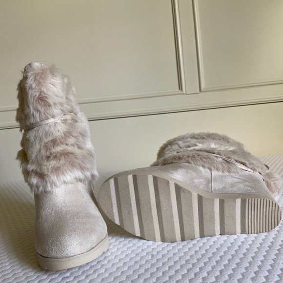 Boots - Picture 3 of 6